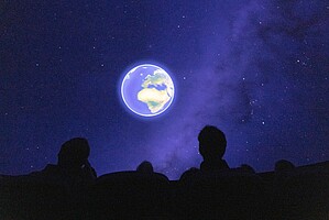 Cap sur les merveilles de l’Univers avec les pilotes du Planétarium qui vous guident dans le ciel étoilé ! © Catherine Schröder